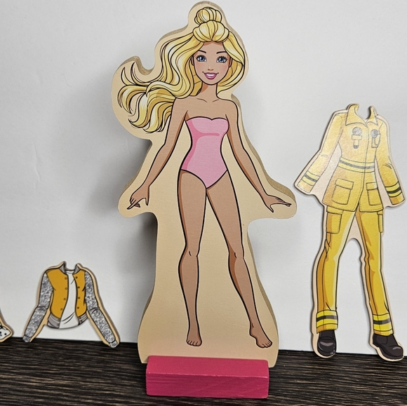 Barbie Magnetic Dress Up Doll - Picture 3 of 12